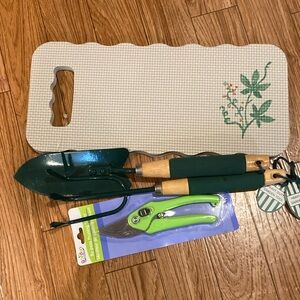 6 piece PERSONALIZED Gardening Set
With Grey Foam Kneeling Pad